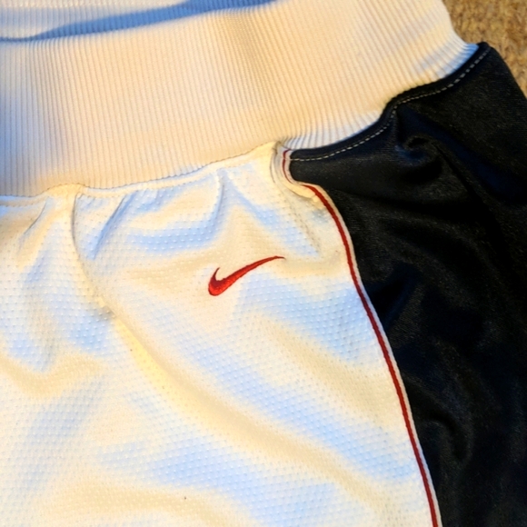 Men's LeBron James 2 pocket (with zippers) basketball shorts - Picture 3 of 10